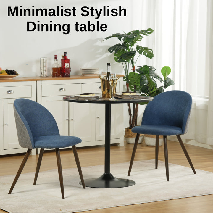 Furniture R Minimalistischer Esstisch aus Holz im skandinavischen Stil mit klaren Linien und lackierter Oberfläche
