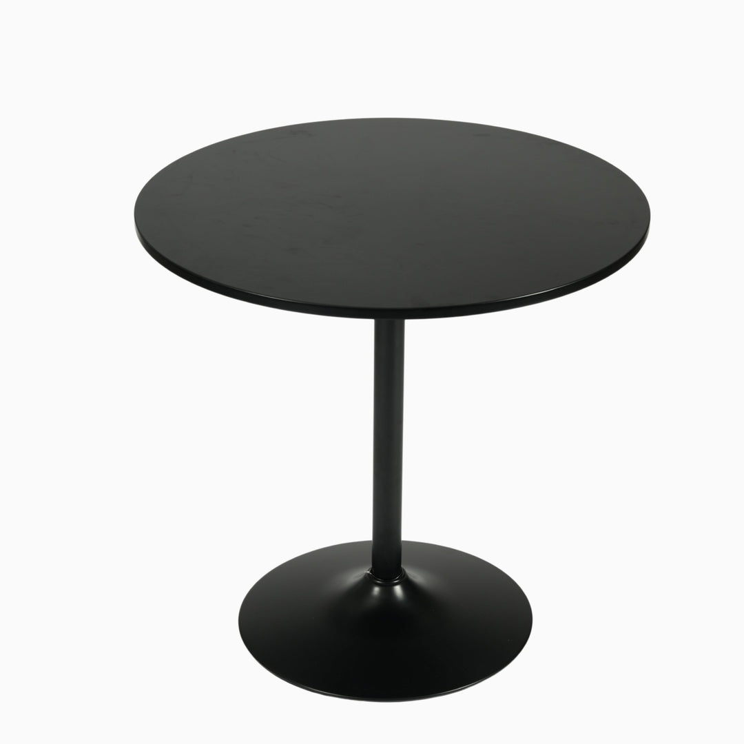 Furniture R Minimalistischer Esstisch aus Holz im skandinavischen Stil mit klaren Linien und lackierter Oberfläche