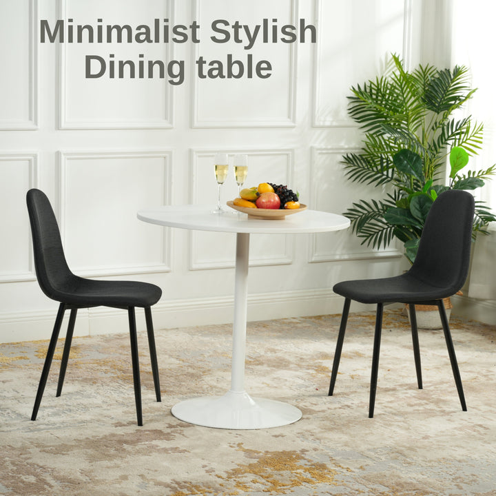 Furniture R Minimalistischer Esstisch aus Holz im skandinavischen Stil mit klaren Linien und lackierter Oberfläche