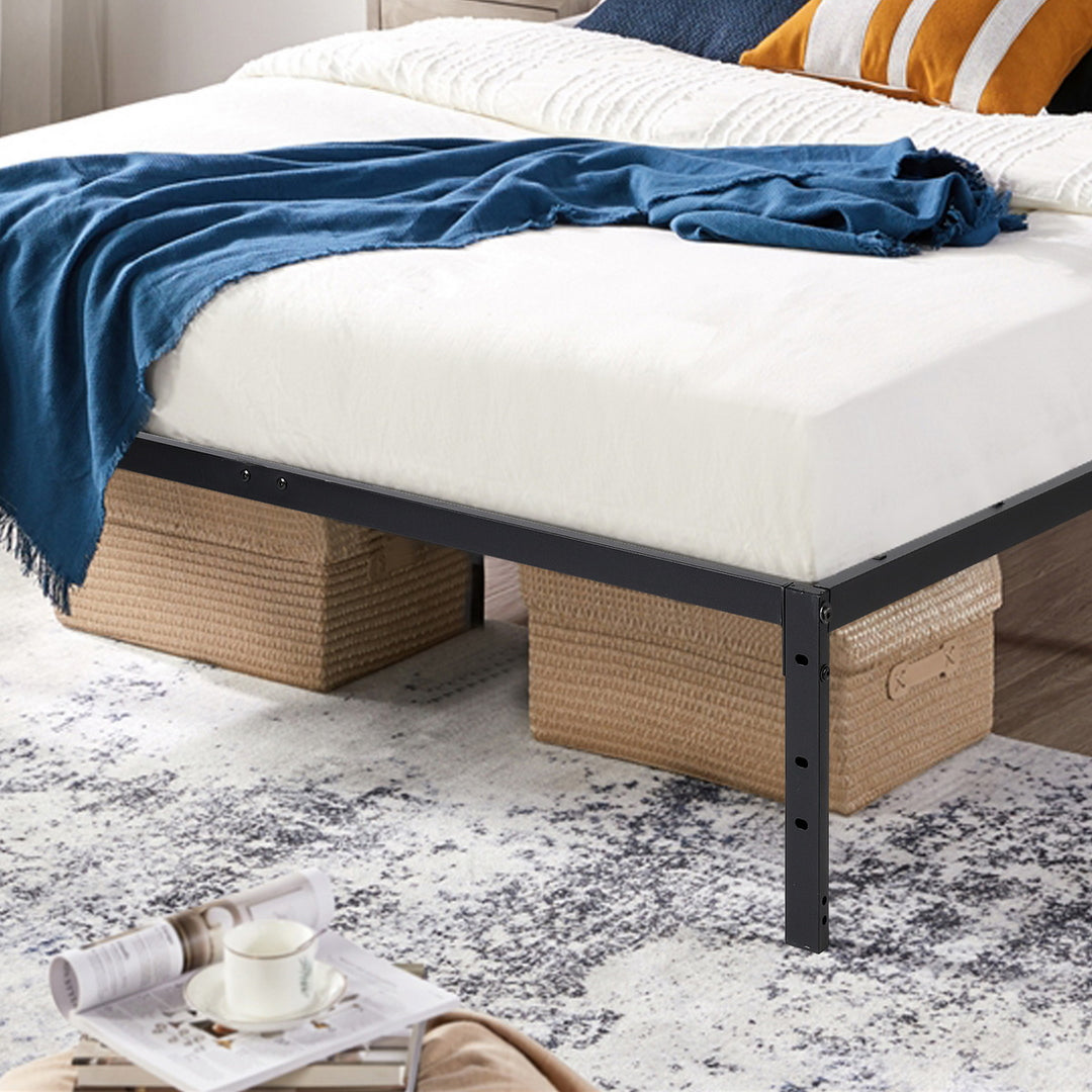 FurnitureR Metallbettgestell (140 x 200 cm) mit LED-Beleuchtung, robustes Plattformbett, Stauraum unter dem Bett, kein Lattenrost erforderlich, rutschfeste Unterlage, Schwarz