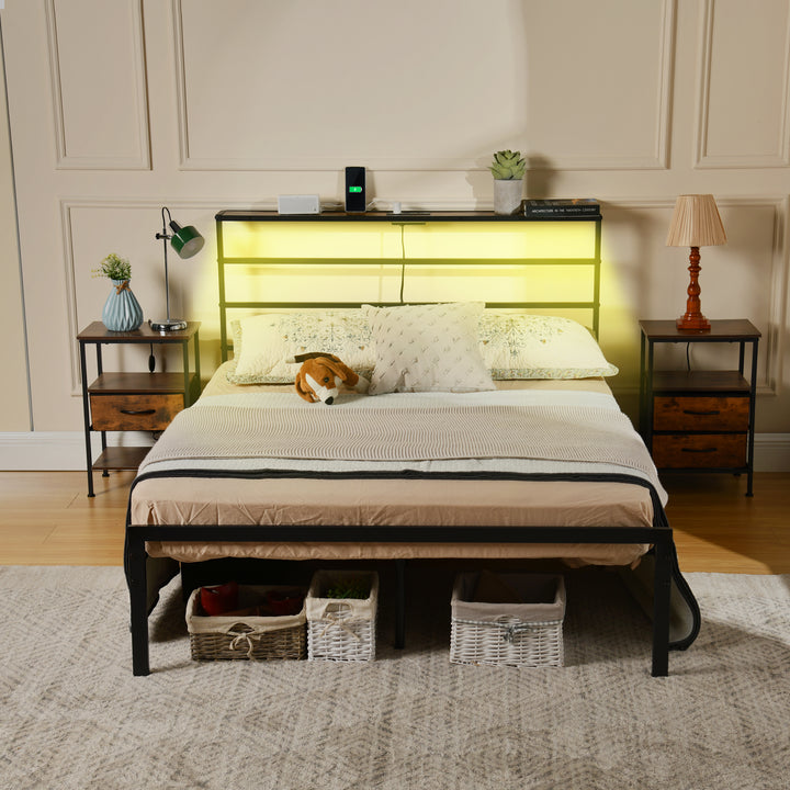 Cadre de lit double en métal FurnitureR avec éclairage LED et station de recharge, tête et pied de lit Iron-Art, étagères de rangement, rangement sous le lit