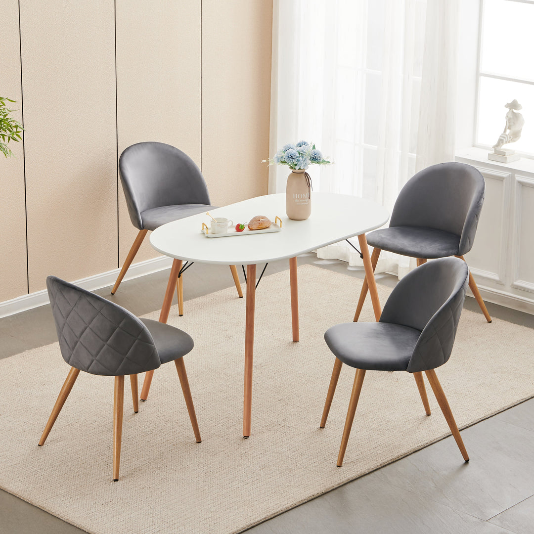Chaises de salle à manger au design moderne et scandinave avec revêtement en velours pour un espace élégant