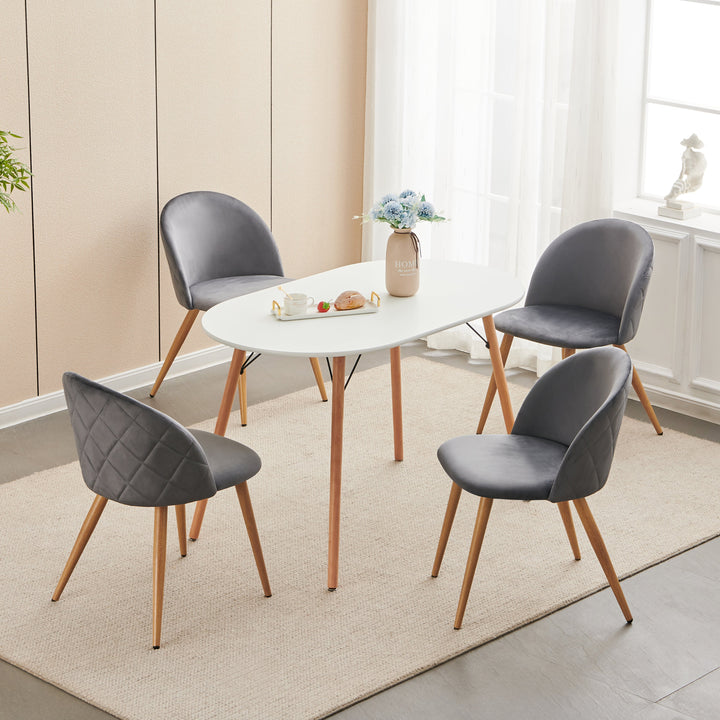 Chaises de salle à manger au design moderne et scandinave avec revêtement en velours pour un espace élégant