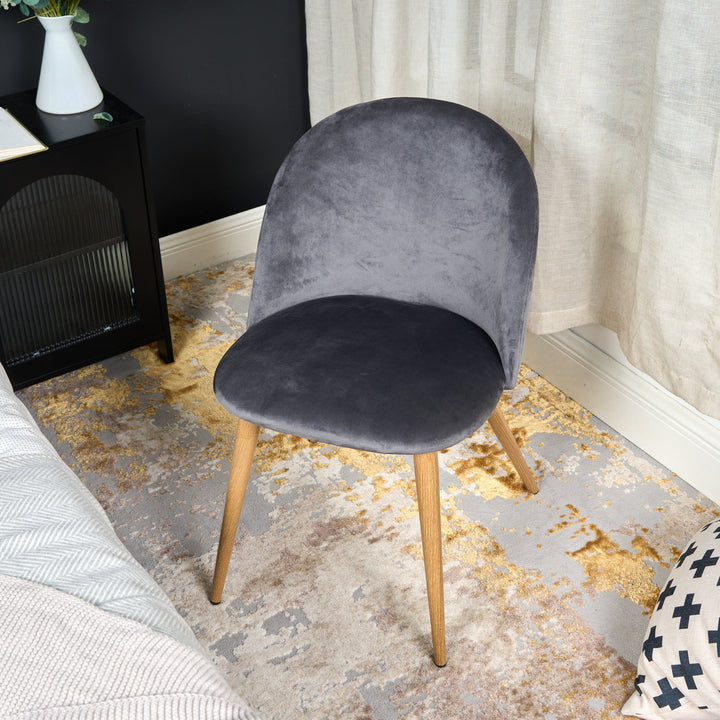 Chaises de salle à manger au design moderne et scandinave avec revêtement en velours pour un espace élégant
