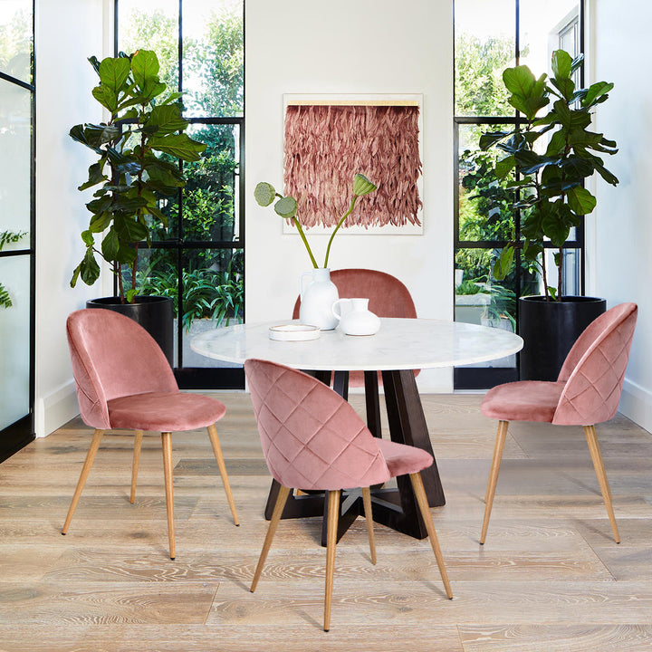 Chaises de salle à manger au design moderne et scandinave avec revêtement en velours pour un espace élégant