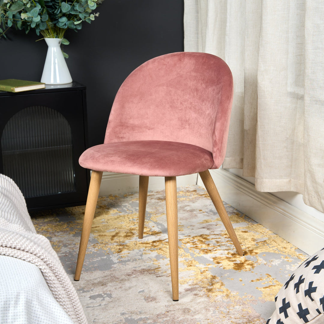 Chaises de salle à manger au design moderne et scandinave avec revêtement en velours pour un espace élégant