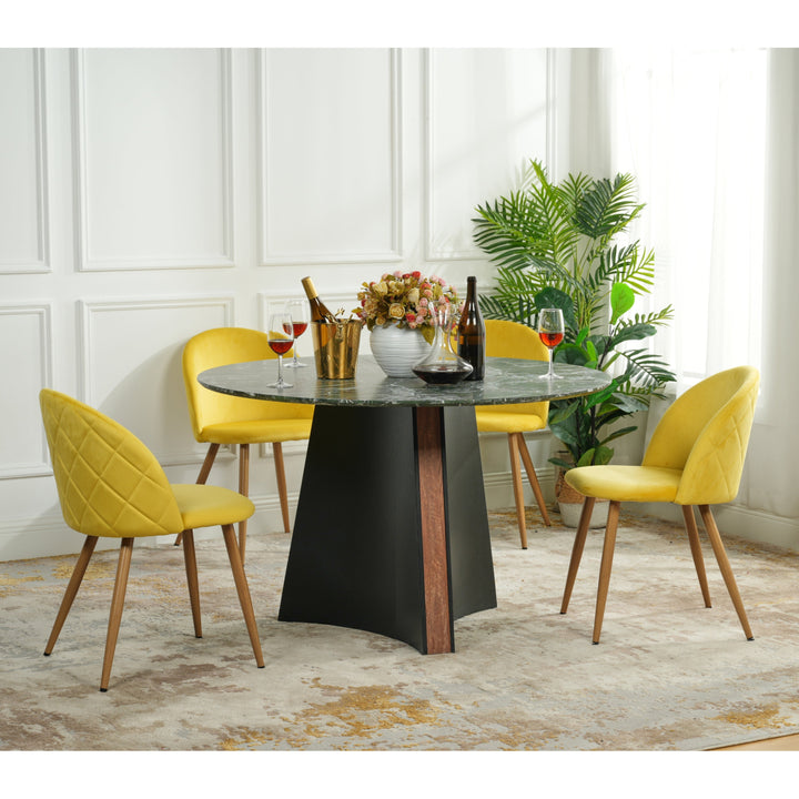 Chaises de salle à manger au design moderne et scandinave avec revêtement en velours pour un espace élégant