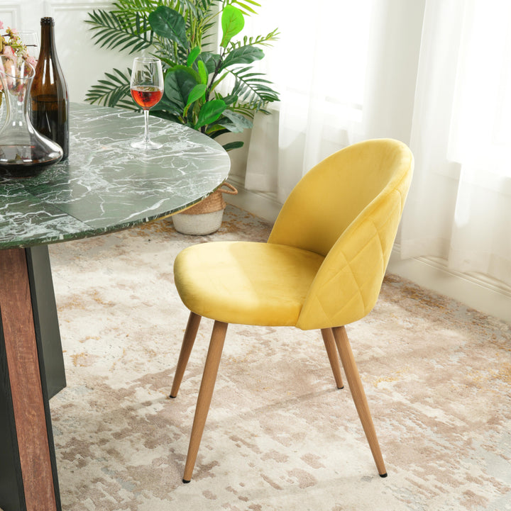 Chaises de salle à manger au design moderne et scandinave avec revêtement en velours pour un espace élégant